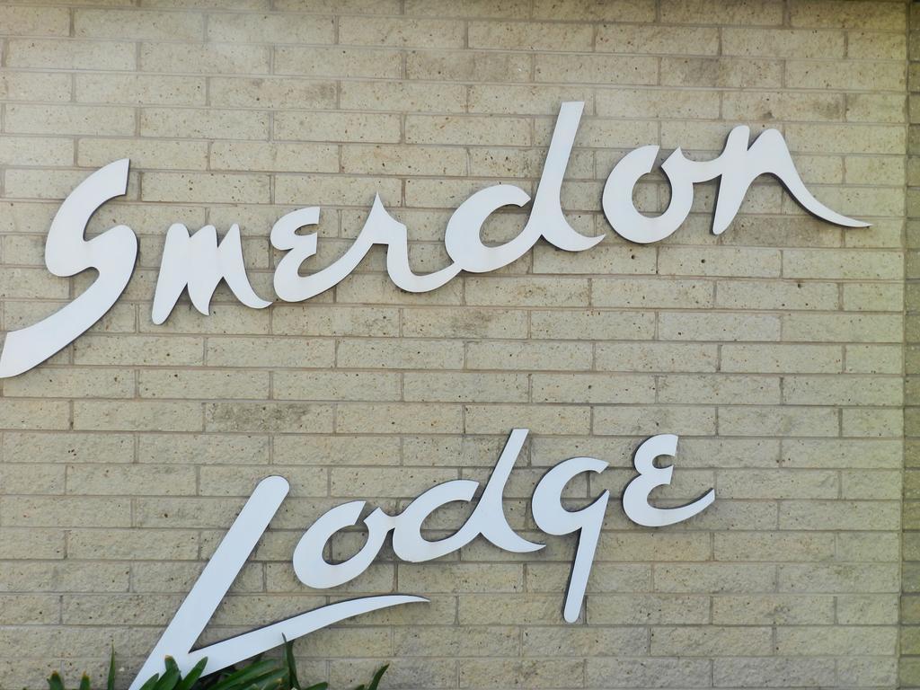 Smerdon Lodge Motel Horsham Exterior foto