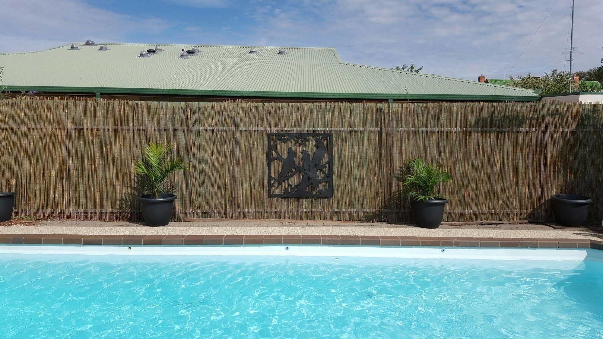 Smerdon Lodge Motel Horsham Exterior foto